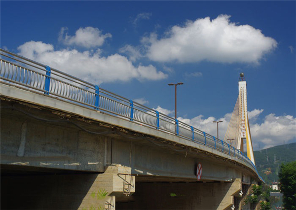 信阳304不锈钢桥梁护栏：安全、耐用与美观的完美结合